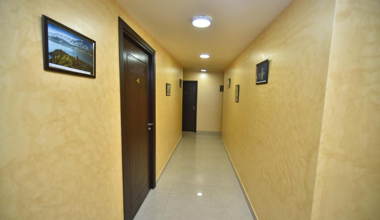 Mbm Hotel Yerevan Exterior photo